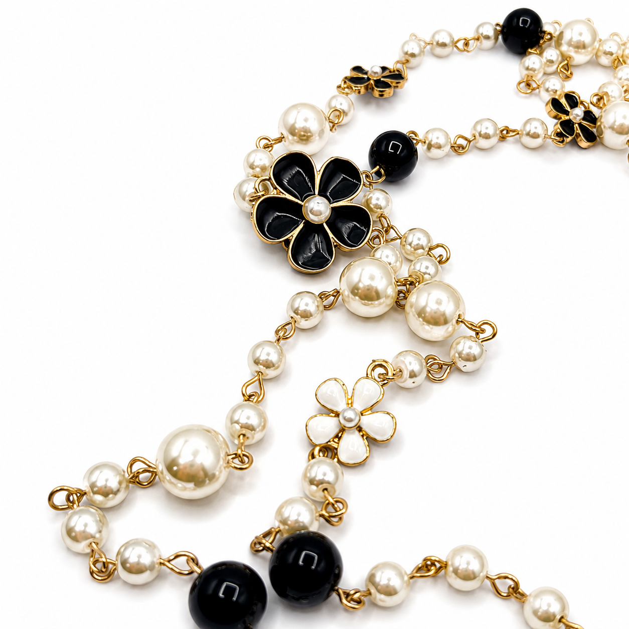 Unsigned - Black flower necklace