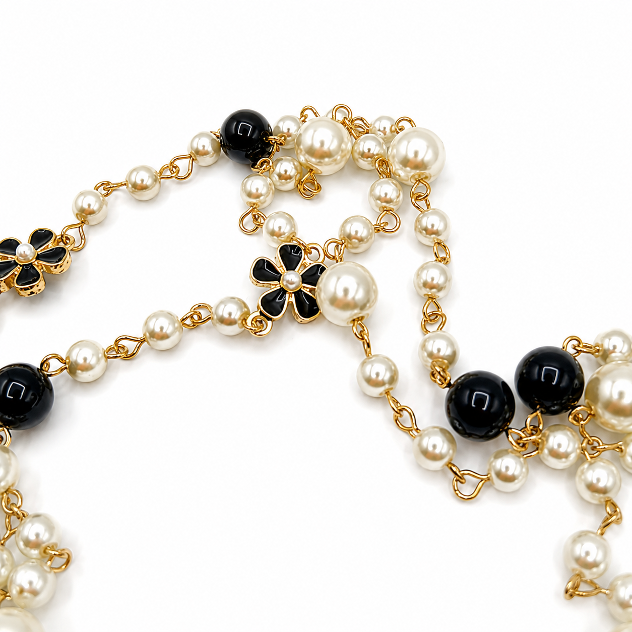 Unsigned - Black flower necklace